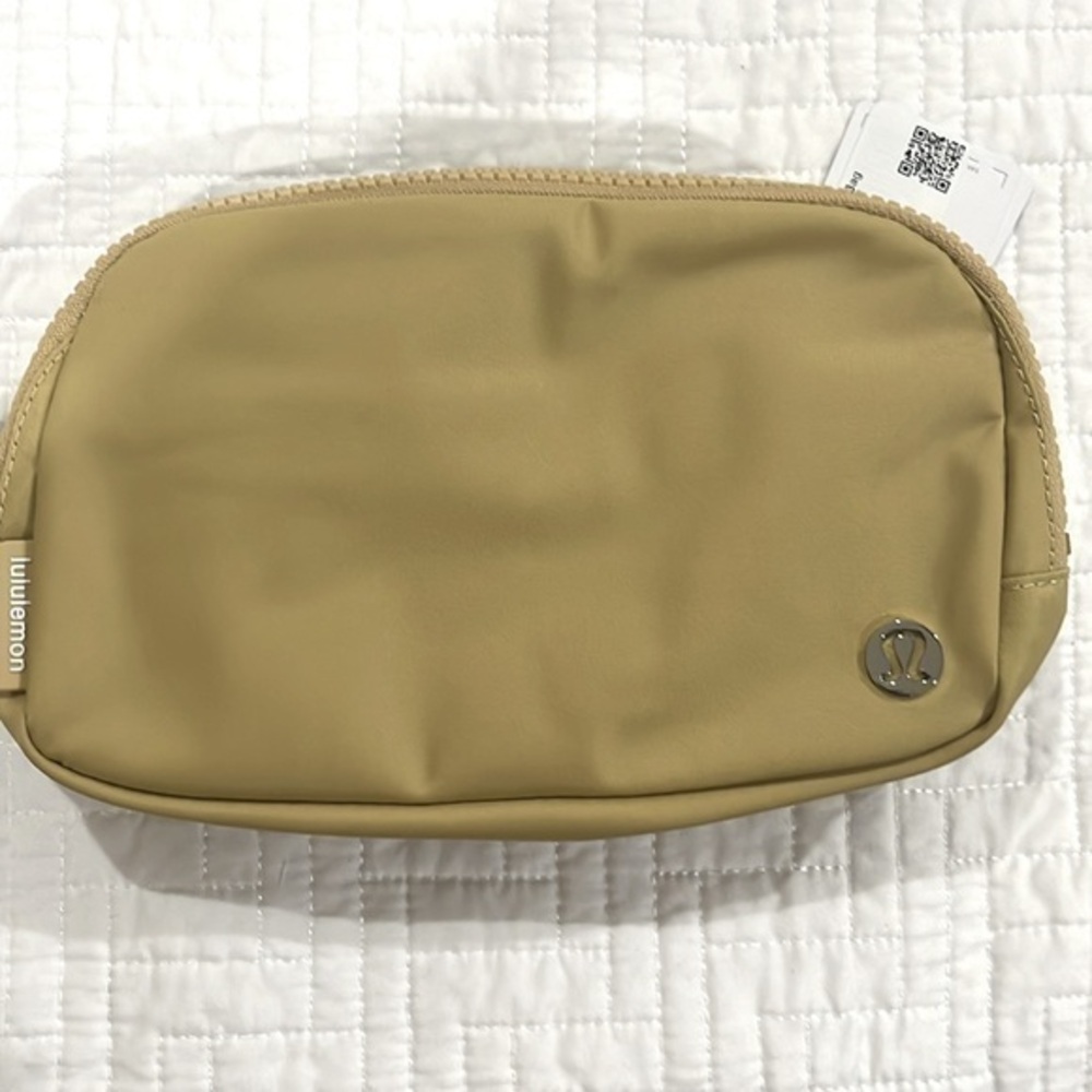 LULULEMON :: BELT BAG